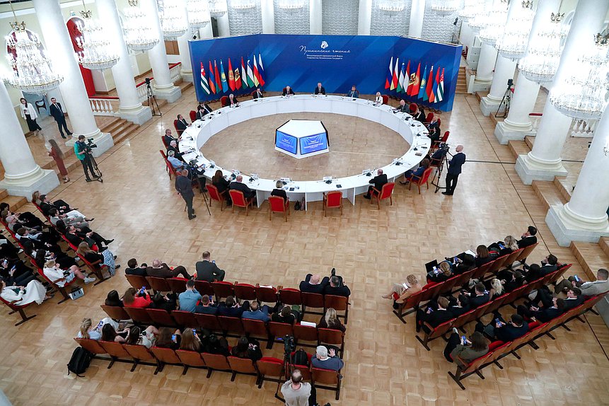 Пленарное заседание третьего международного парламентского форума СНГ «Пушкинские чтения»