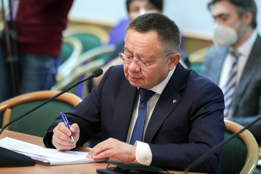 Министр строительства и ЖКХ Ирек Файзуллин