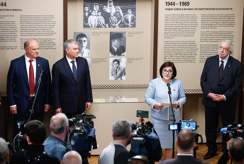 Председатель Государственной Думы Вячеслав Володин, Председатель Милли Меджлиса Азербайджанской Республики Сагиба Гафарова, первый заместитель генерального директора ФГУП «Информационное телеграфное агентство России (ИТАР-ТАСС)» Михаил Гусман и руководитель фракции КПРФ Геннадий Зюганов