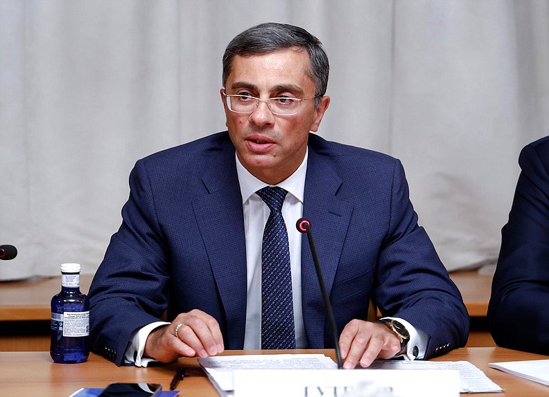 Председатель Комитета по промышленности и торговле Владимир Гутенев