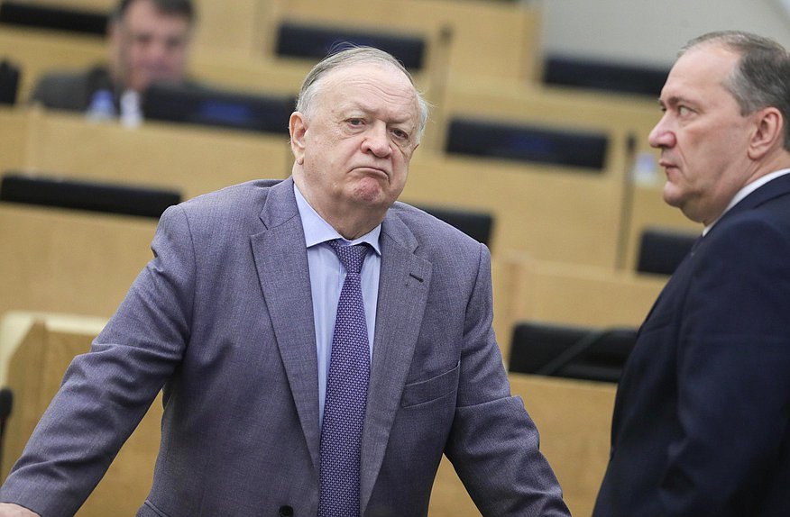 Член Комитета по обороне Виктор Заварзин