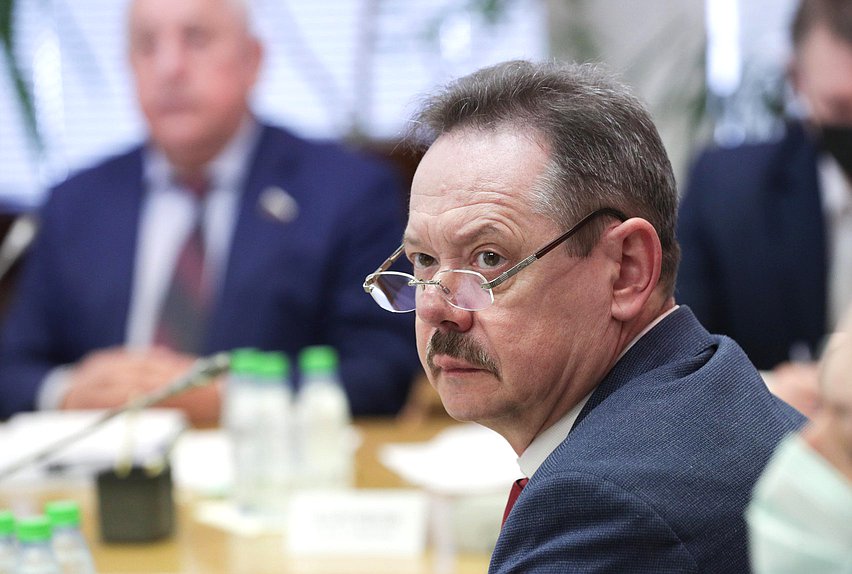 Член Комитета по региональной политике и проблемам Севера и Дальнего Востока Владимир Новиков