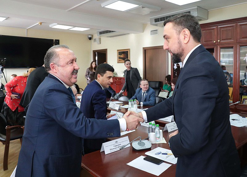 Председатель Комитета по делам национальностей Валерий Газзаев и Первый заместитель Председателя Комитета Шамсаил Саралиев