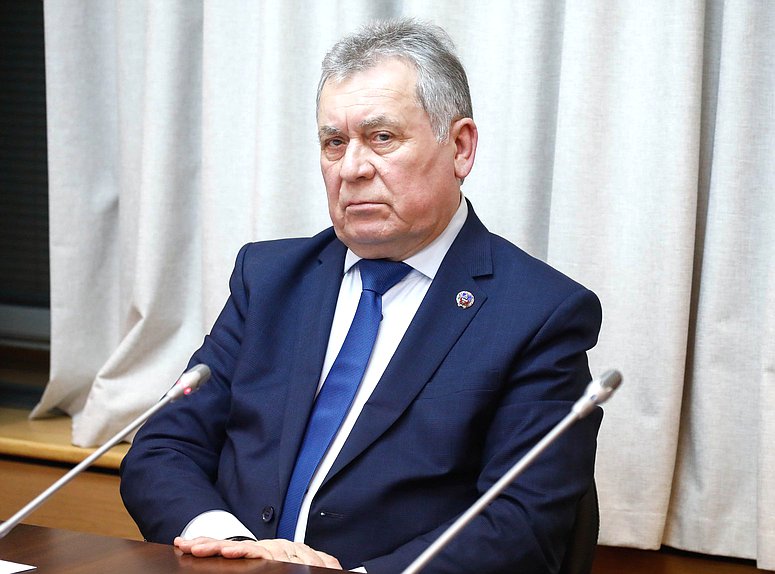 Председатель Алтайского краевого Законодательного Собрания Александр Романенко. Заседание Комиссии Совета законодателей по аграрно-продовольственной политике, природопользованию и экологии