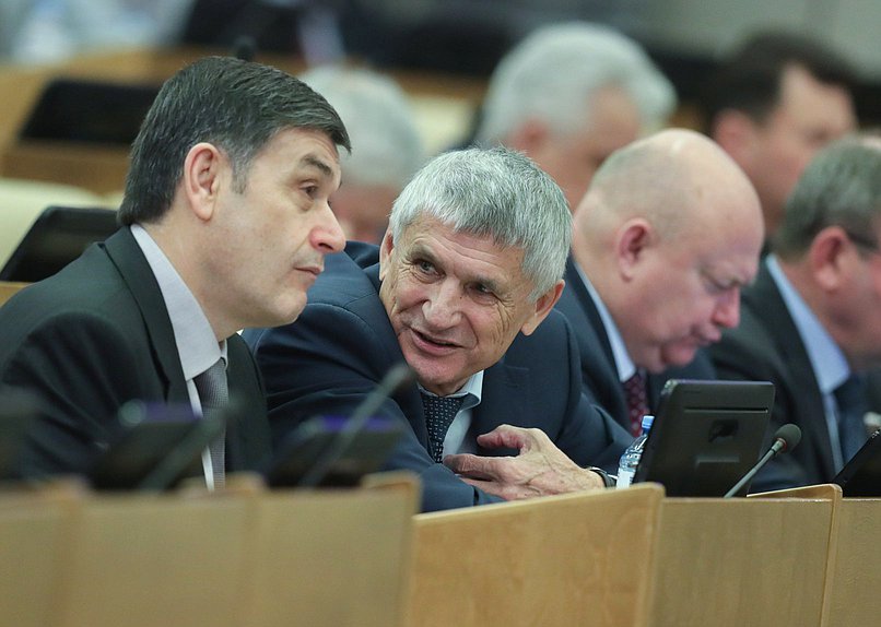 Член Комитета по безопасности и противодействию коррупции Адальби Шхагошев и член Комитета по аграрным вопросам Алексей Лавриненко