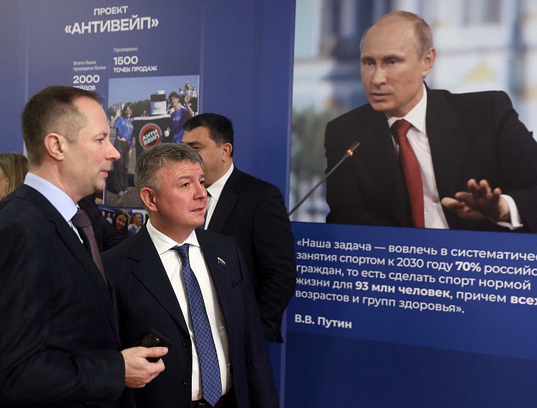 Член Комитета по туризму и развитию туристической инфраструктуры Алексей Волоцков и заместитель Председателя Комитета по физической культуре и спорту Амир Хамитов