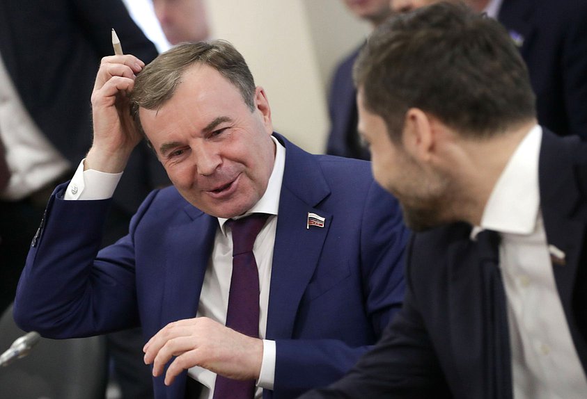 Круглый стол Комитета по экологии, природным ресурсам и охране окружающей среды на тему «Развитие лесного комплекса в условиях санкционного давления со стороны иностранных государств»