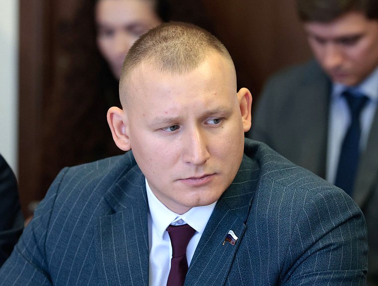 Член Комитета по молодежной политике Антон Старостин