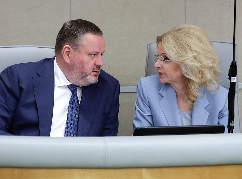 Министр труда и социальной защиты РФ Антон Котяков и заместитель Председателя Правительства РФ Татьяна Голикова