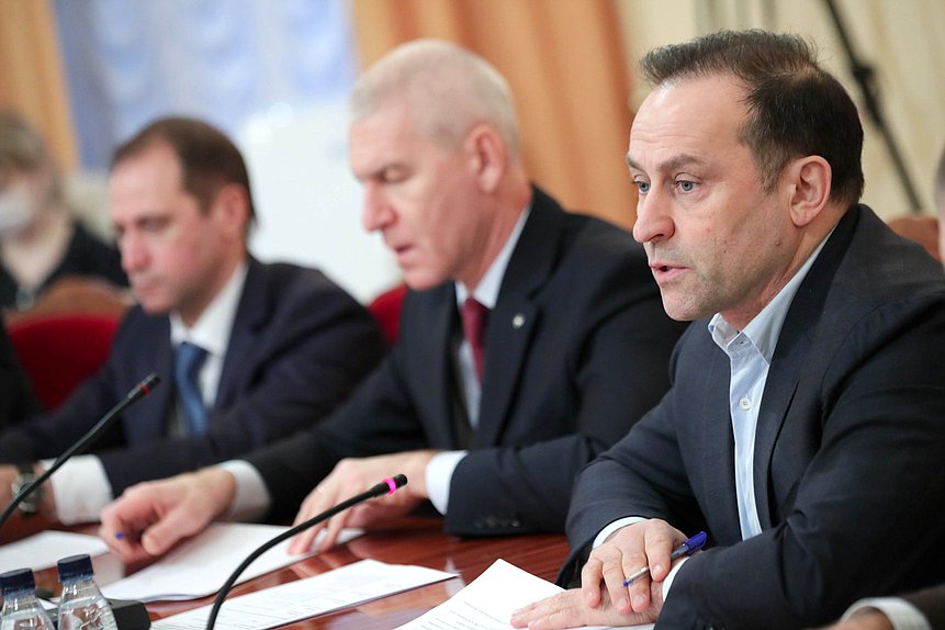 Министр спорта РФ Олег Матыцин и Председатель Комитета по физической культуре и спорту Дмитрий Свищев