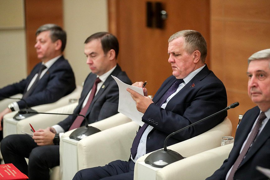 Первый заместитель Председателя Комитета по труду, социальной политике и делам ветеранов Николай Коломейцев