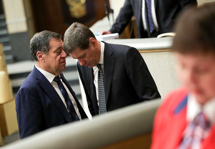 Председатель Комитета по бюджету и налогам Андрей Макаров и Первый заместитель Председателя Государственной Думы Александр Жуков