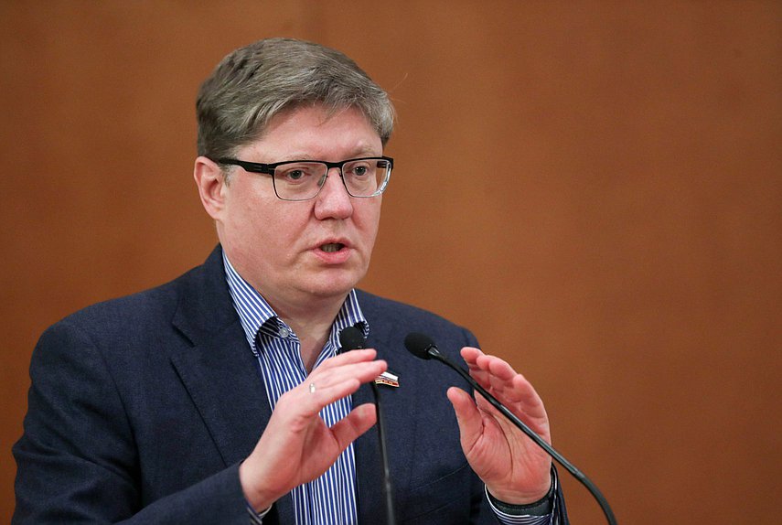 Член Комитета по труду, социальной политике и делам ветеранов Андрей Исаев