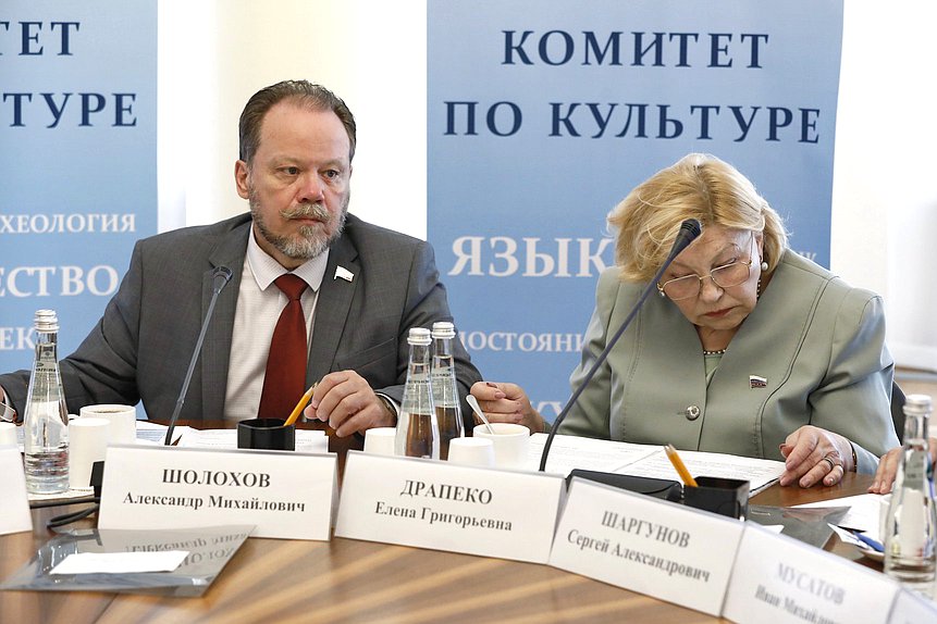 Первые заместители Председателя Комитета по культуре Александр Шолохов и Елена Драпеко