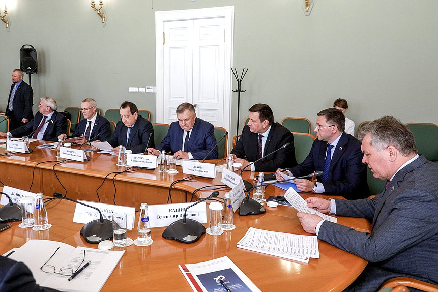 Заседание комиссии по аграрно-продовольственной политике, природопользованию 
и экологии