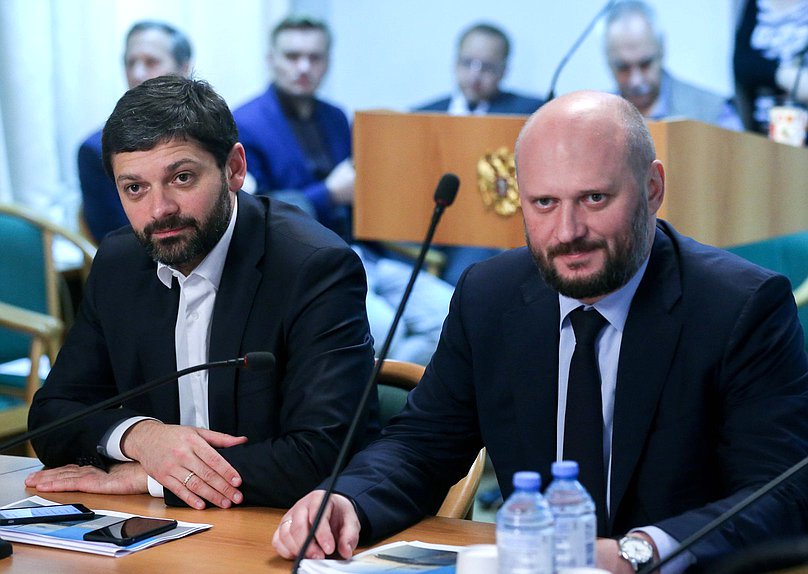 Члены Комитета по финансовому рынку Андрей Козенко и Алексей Лященко