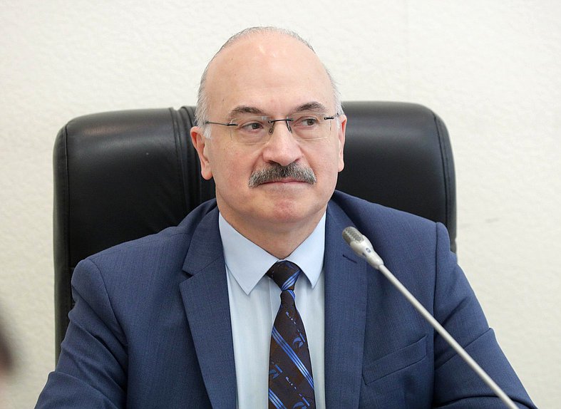 Председатель Комитета по науке и высшему образованию Сергей Кабышев