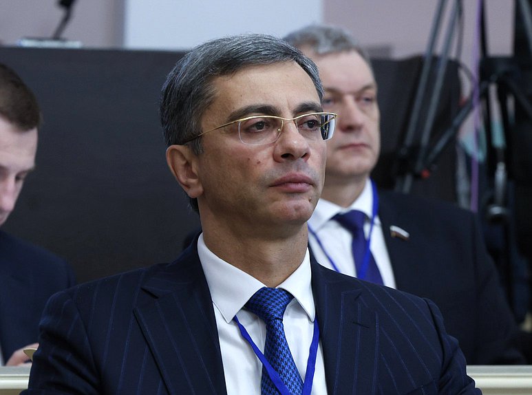 Председатель Комитета по промышленности и торговле Владимир Гутенев