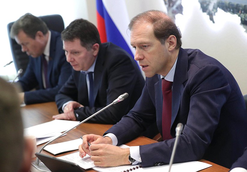 Министр промышленности и торговли РФ Денис Мантуров