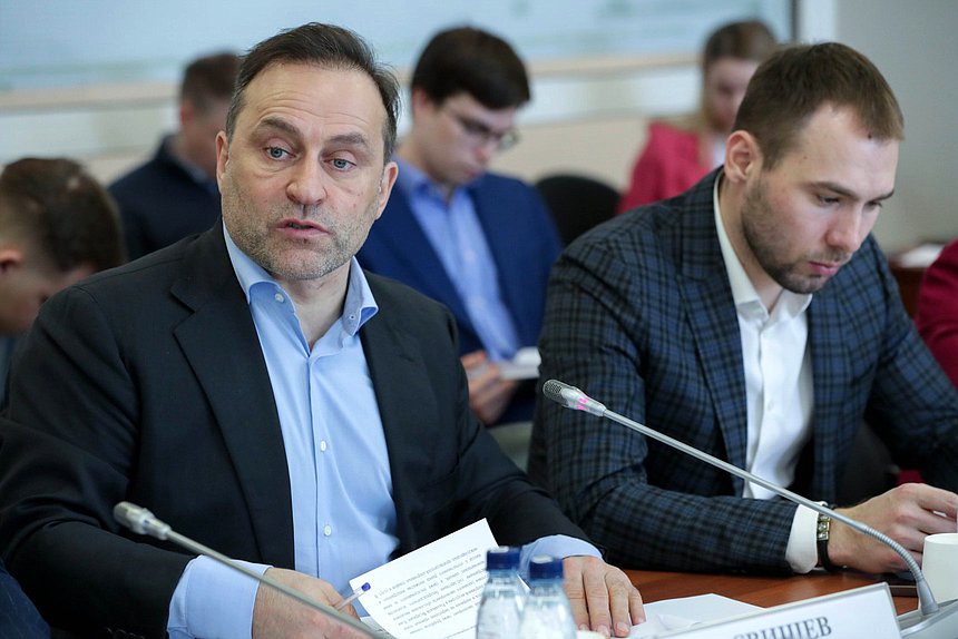 Председатель Комитета по физической культуре и спорту Дмитрий Свищев