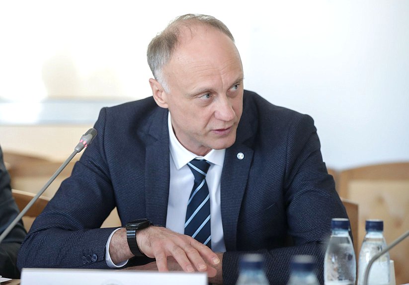 Заместитель Председателя Комитета по малому и среднему предпринимательству Олег Голиков