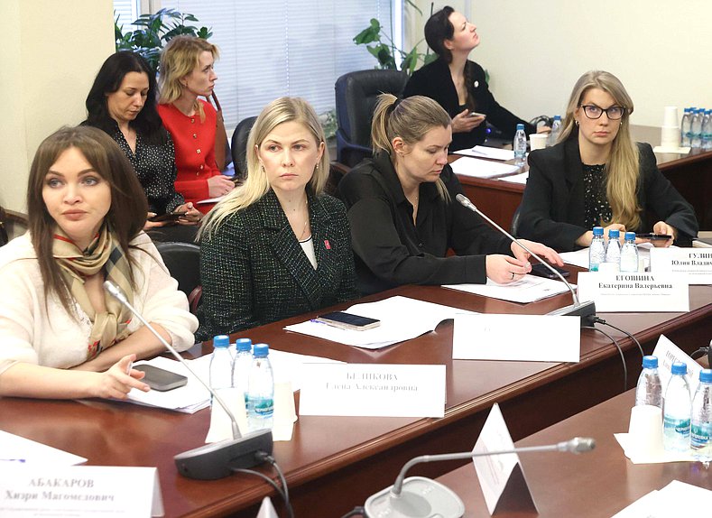 Заседание Комитета по молодежной политике с участием главы Федерального агентства по делам молодежи Григория Гурова