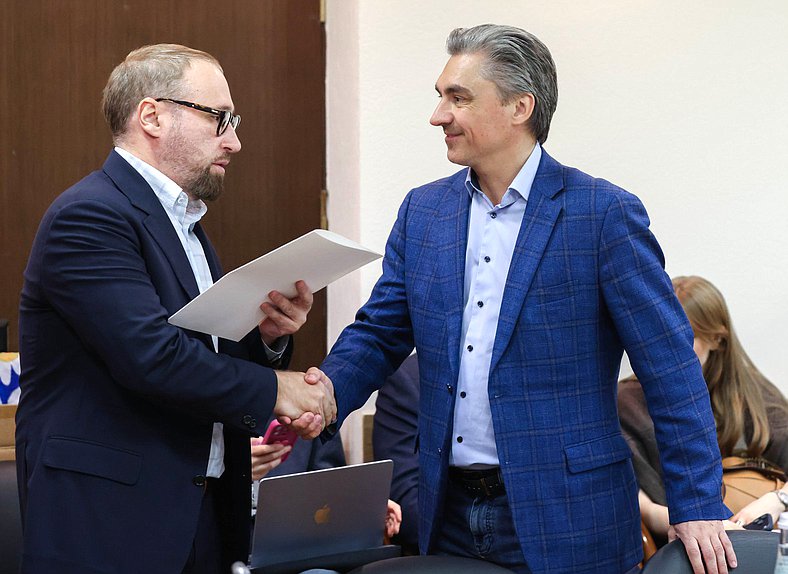 Заместители Председателя Комитета по информационной политике, информационным технологиям и связи Антон Горелкин и Андрей Свинцов