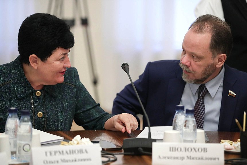 Первый заместитель Председателя Комитета по культуре Александр Шолохов и член Комитета Ольга Германова