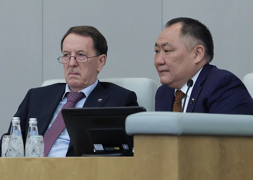 Заместители Председателя Государственной Думы Алексей Гордеев и Шолбан Кара-оол