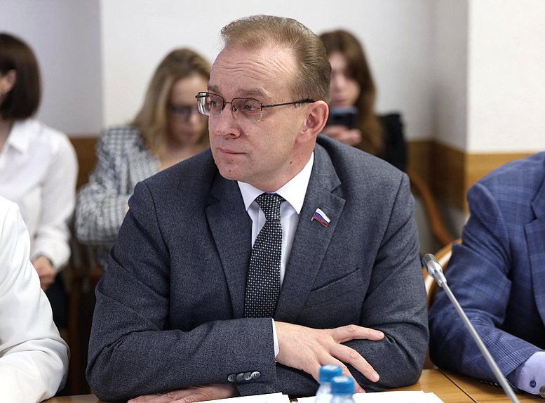 Член Комитета по охране здоровья Михаил Кизеев