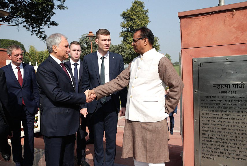 Chairman of the State Duma Vyacheslav Volodin. Wreath-laying ceremony at the memorial where Mahatma Gandhi was cremated