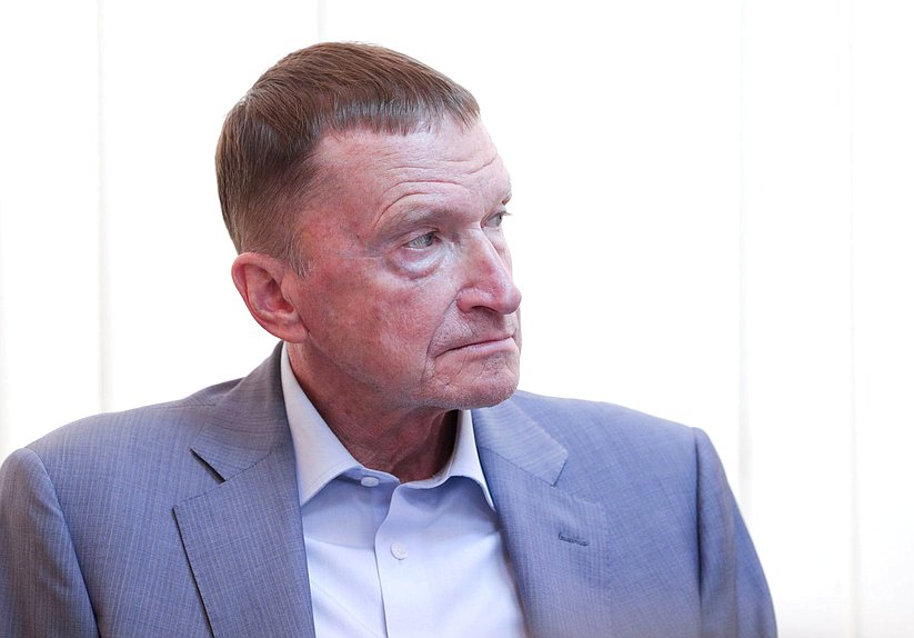 Первый заместитель Председателя Комитета по природным ресурсам, собственности и земельным отношениям Юрий Петров