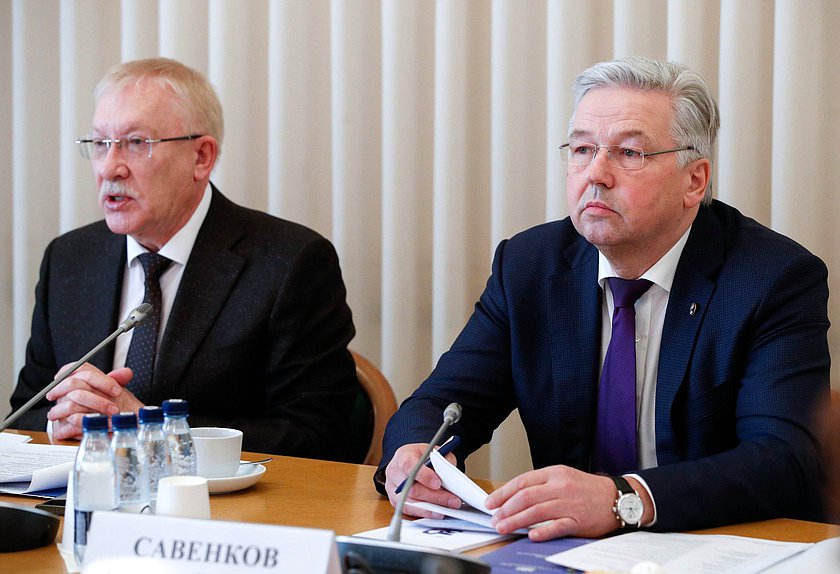 Круглый стол на тему «Развитие институтов и механизмов парламентского ...