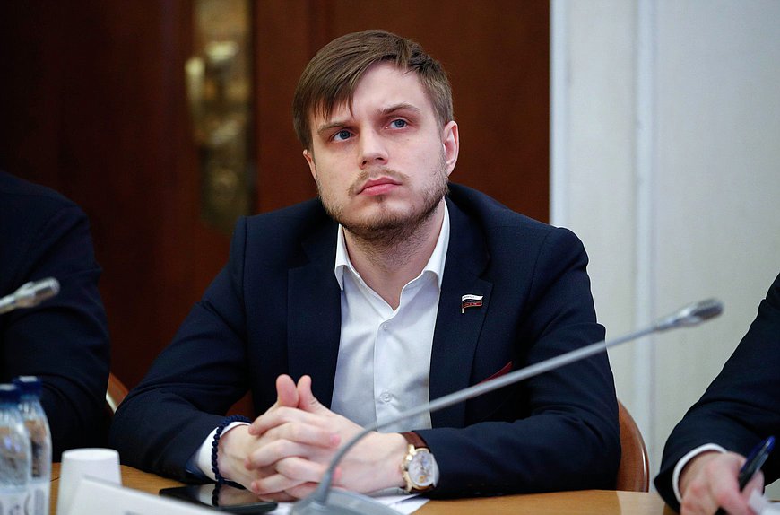 Член Комитета по информационной политике, информационным технологиям и связи Антон Ткачев