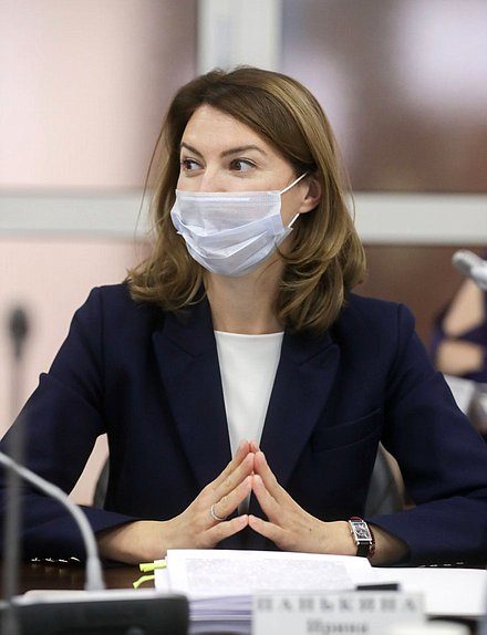 Член Комитета по государственному строительству и законодательству Ирина Панькина