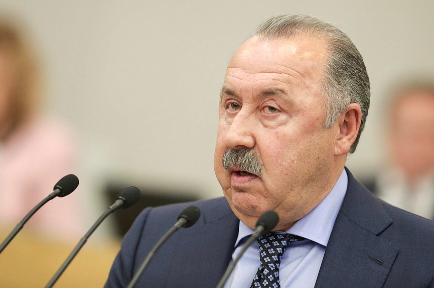 Председатель Комитета по делам национальностей Валерий Газзаев
