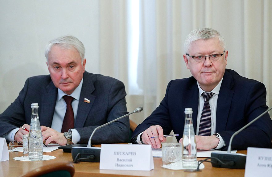 Рабочее совещание Комитета по безопасности и противодействию коррупции ...