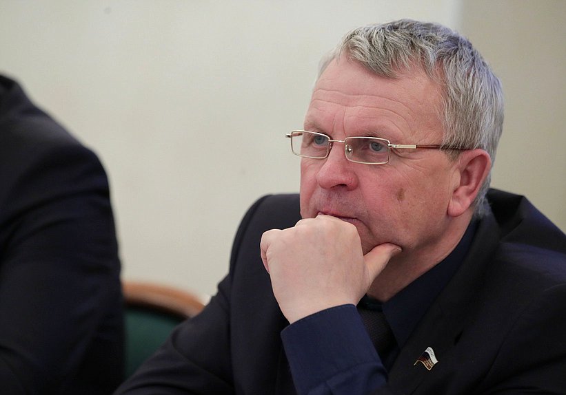 Член Комитета по природным ресурсам, собственности и земельным отношениям Николай Малов