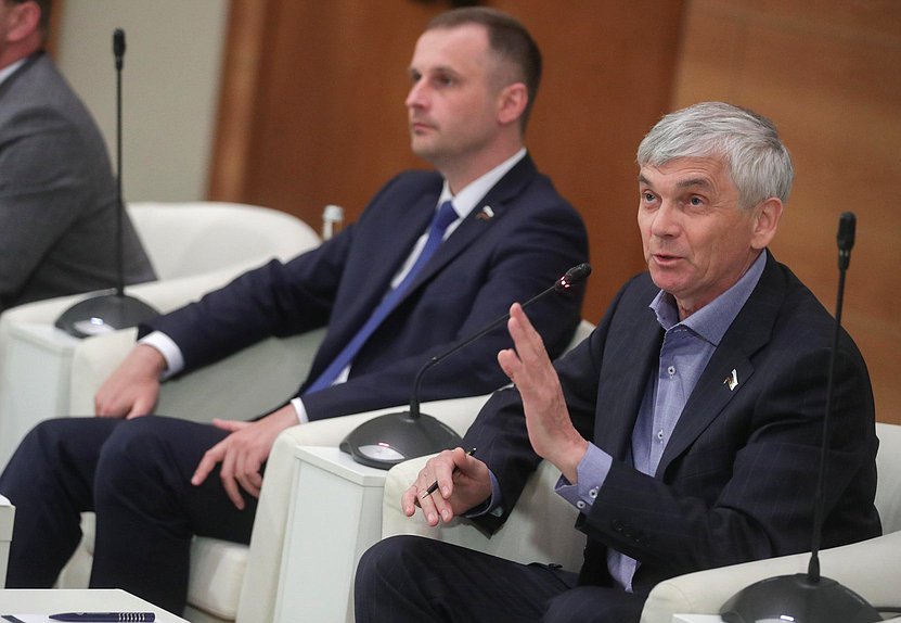 Член Комитета по охране здоровья Александр Петров