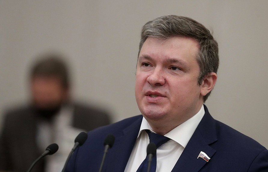 Член Комитета по природным ресурсам, собственности и земельным отношениям Андрей Андрейченко