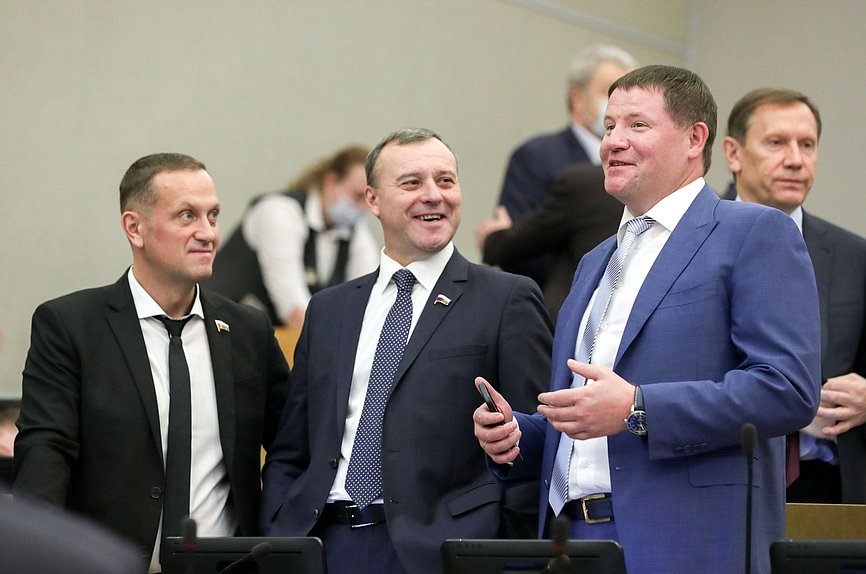 Член Комитета по развитию Дальнего Востока и Арктики Владимир Ильиных, член Комитета по финансовому рынку Олег Димов и член Комитета по строительству и жилищно-коммунальному хозяйству Сергей Бидонько