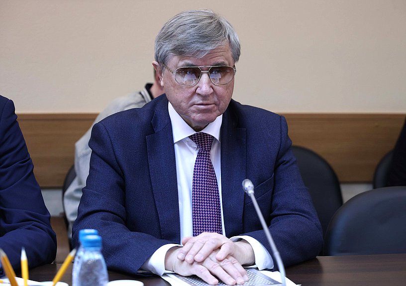 Первый заместитель Председателя Комитета по науке и высшему образованию Олег Смолин