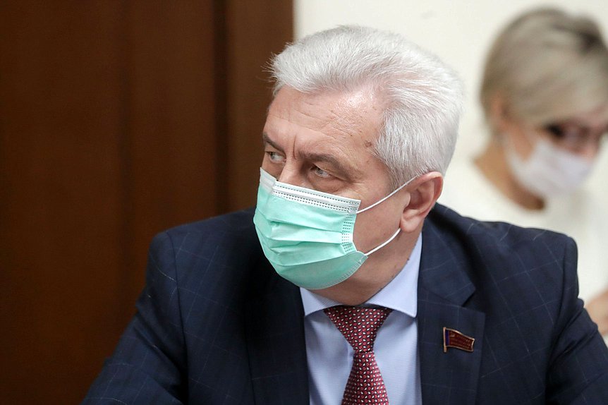 Член Комитета по охране здоровья Николай Осадчий