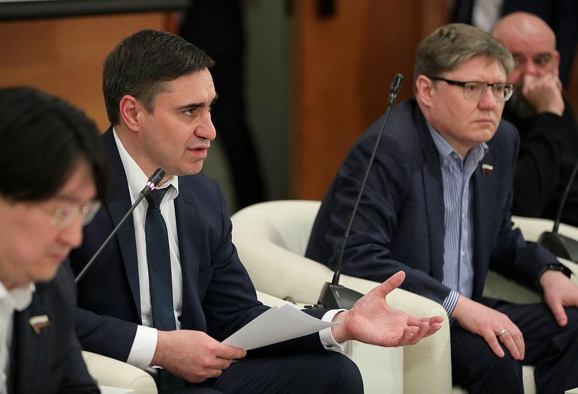 Председатель Комитета по охране здоровья Дмитрий Хубезов