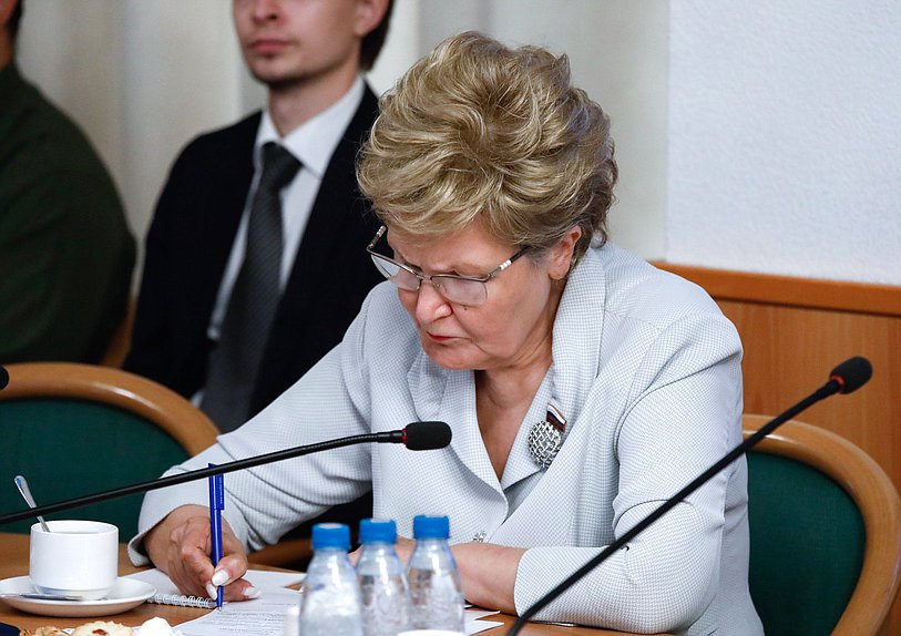 Член Комитета по защите семьи, вопросам отцовства, материнства и детства Татьяна Ларионова