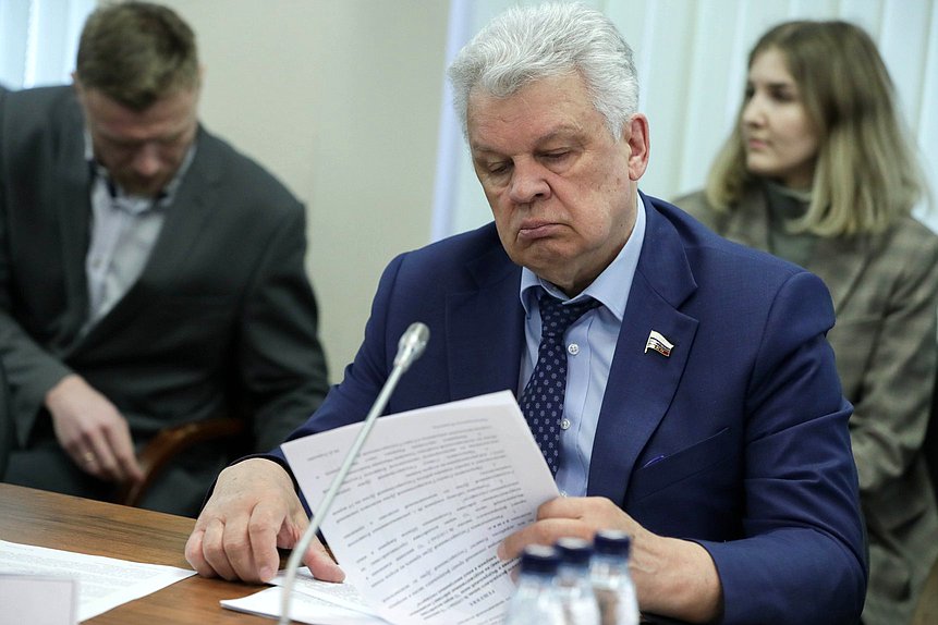 Член Комитета по экономической политике Виктор Казаков