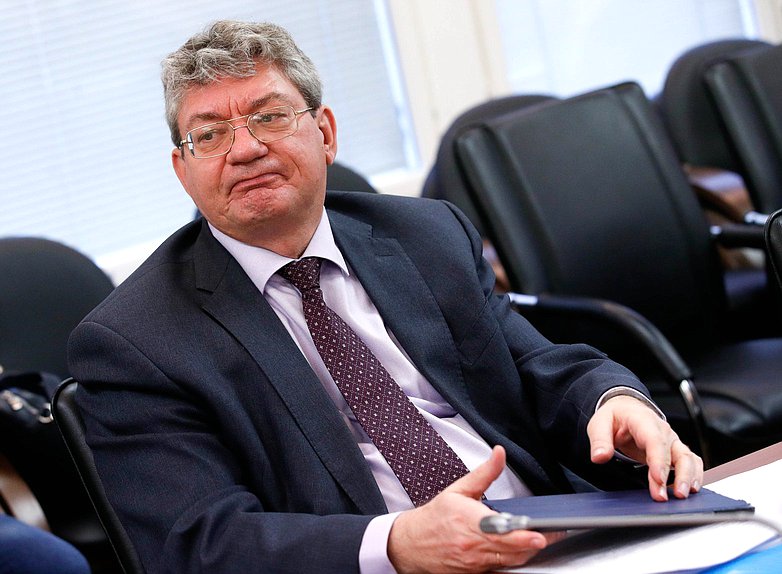 Круглый стол Комитета по энергетике на тему «Формирование топливно-энергетических балансов России и регионов: проблемы и пути решения»