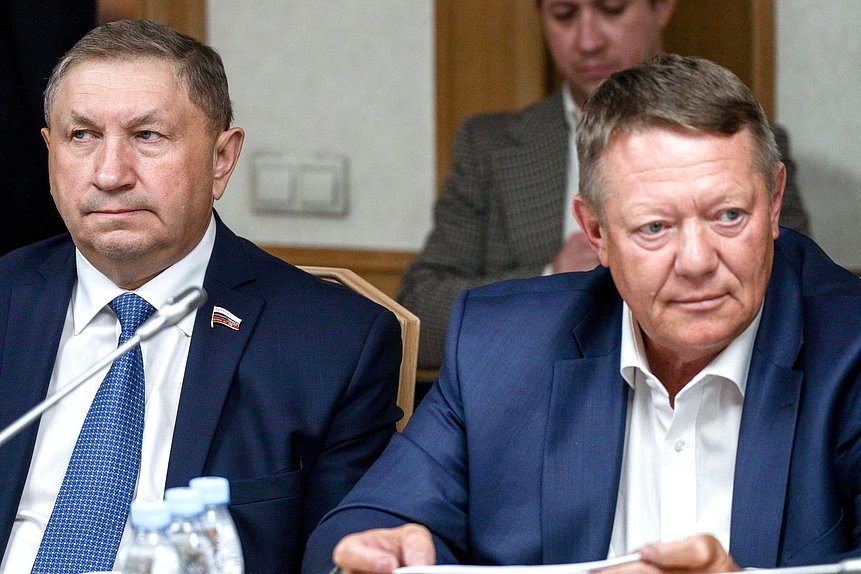 Члены Комитета по аграрным вопросам Сергей Яхнюк и Николай Панков