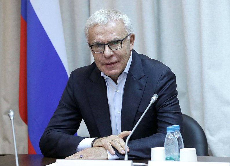 Первый заместитель Председателя Комитета по экологии, природным ресурсам и охране окружающей среды Вячеслав Фетисов