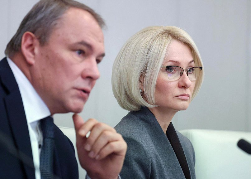 Заместители Председателя Государственной Петр Толстой и Виктория Абрамченко